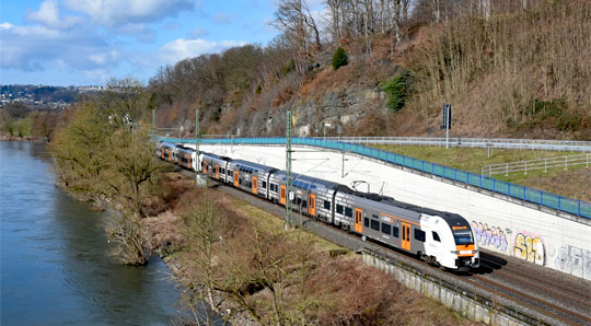 Vorschaubild: Zug im Ruhrgebiet